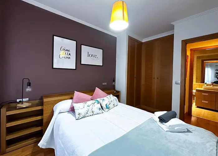 Apartamento Con Garaje, Centrico Y Luminoso