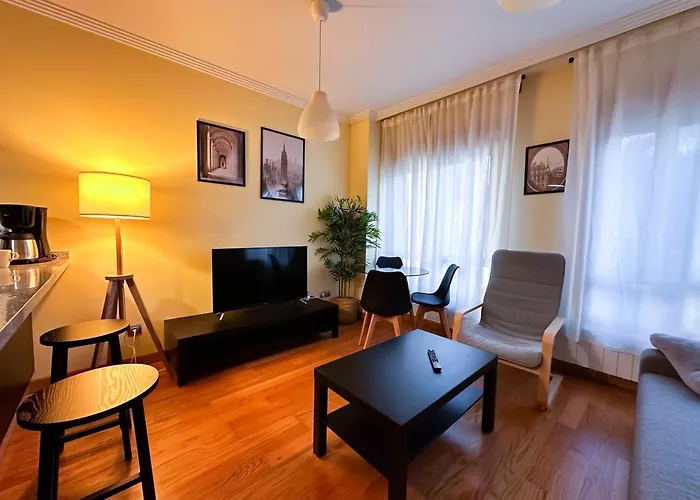 Apartamento Con Garaje, Centrico Y Luminoso