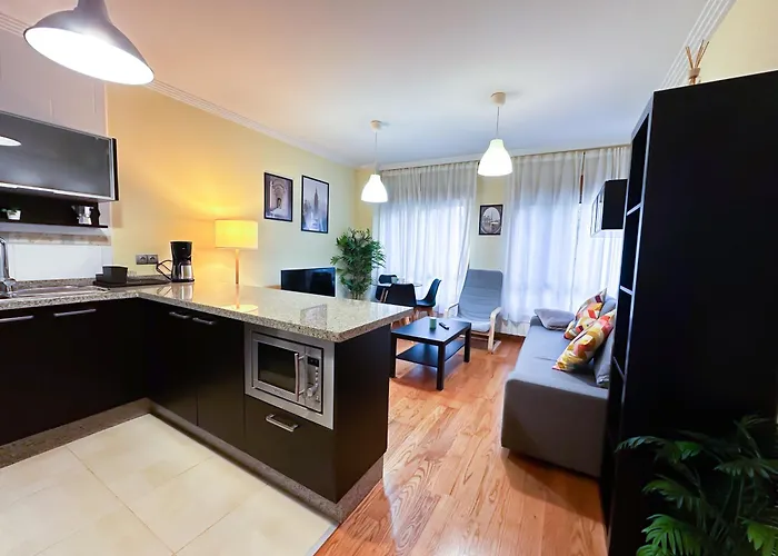 Apartamento Con Garaje, Centrico Y Luminoso