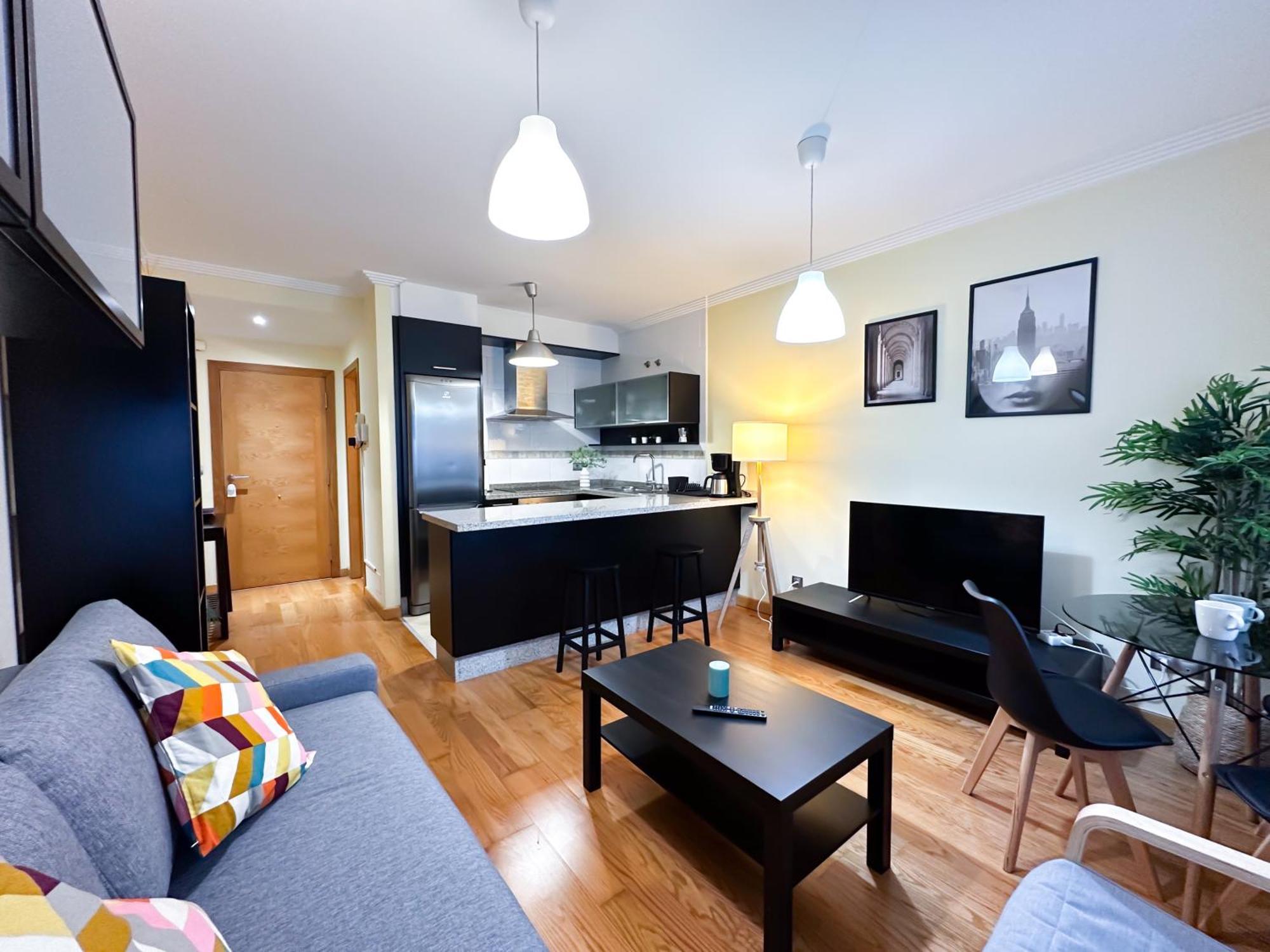 Apartment Con Garaje, Centrico Y Luminoso